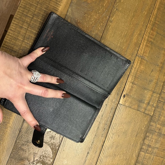 Excellent Pre-Owned Louis Vuitton Epi Wallet - Picture 7 of 12
